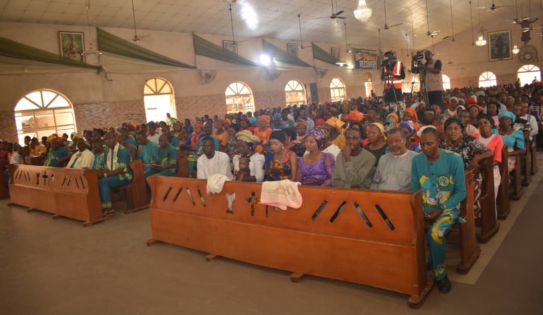 parishioners_inside_the_church.jpg